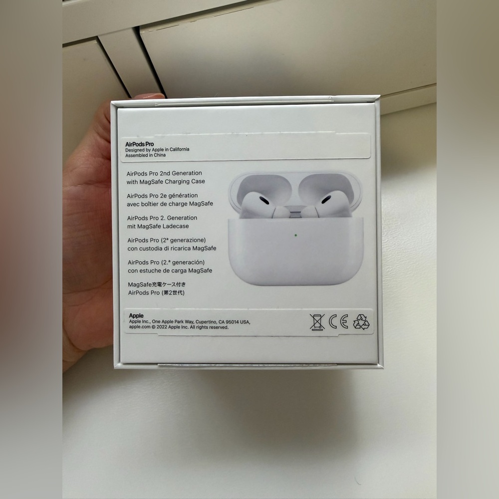Apple AirPods Pro 2nd Generation - Picture 14 of 17
